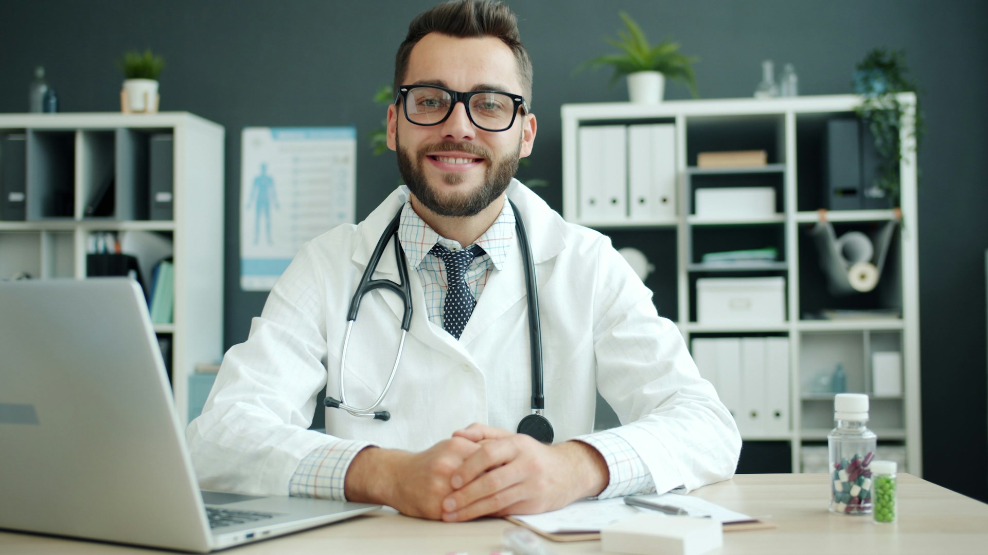 vitaly-gariev-JJEOuvnY1Tw-unsplash-2 General practitioner doctor in surgery